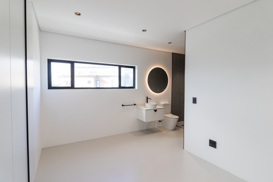 6 Bedroom Property for Sale in Yzerfontein Western Cape